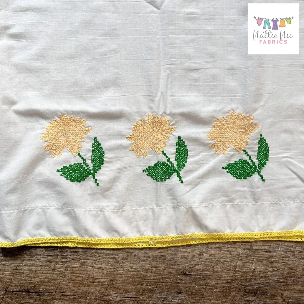 Vintage pair of pillowcases yellow‎ floral emboidery crochet trim